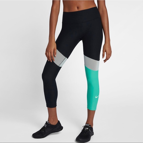 Nike Pants - NWT Nike Crop Length Fit Leggings